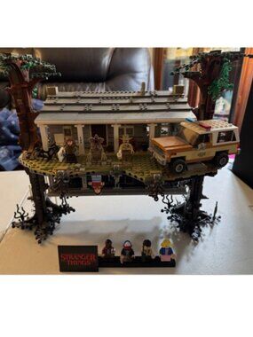 STRANGER THINGS SET The Upside Down SET Same as Lego 75810 READ DETAILS